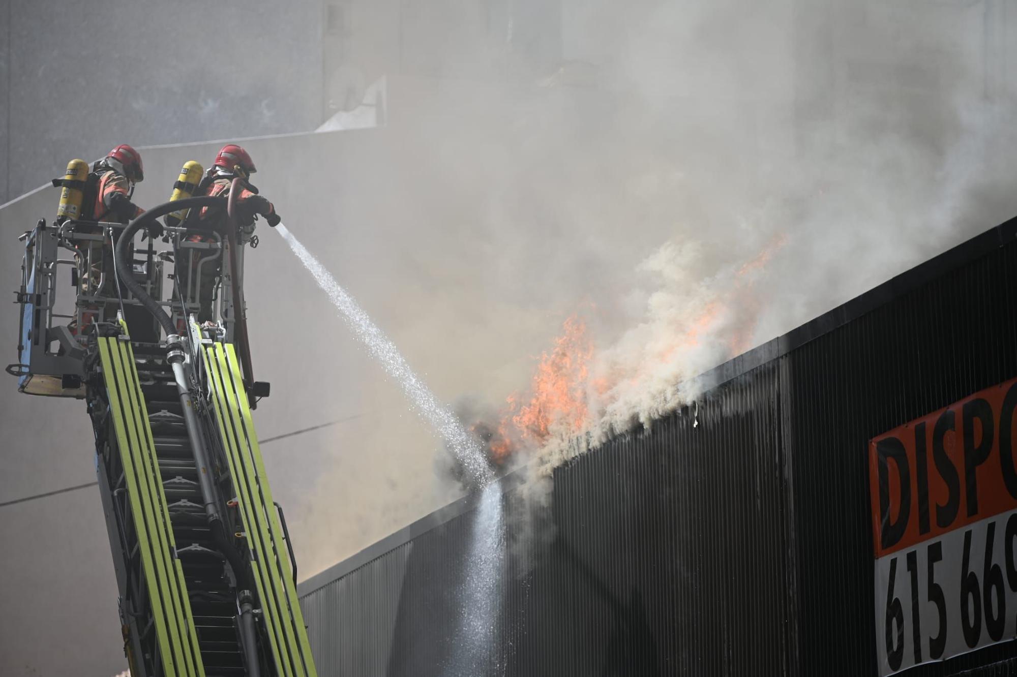 Galería de fotos: Espectacular incendio en el centro de Castelló