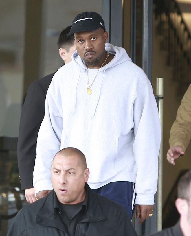 Kanye West no sonriendo en absoluto