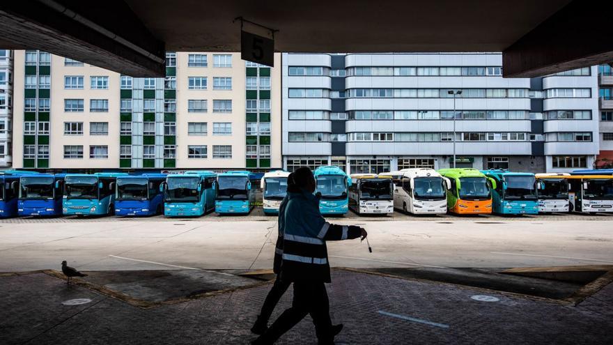 Los trabajadores de autobús en Galicia convocan una huelga indefinida a partir del 8 de mayo