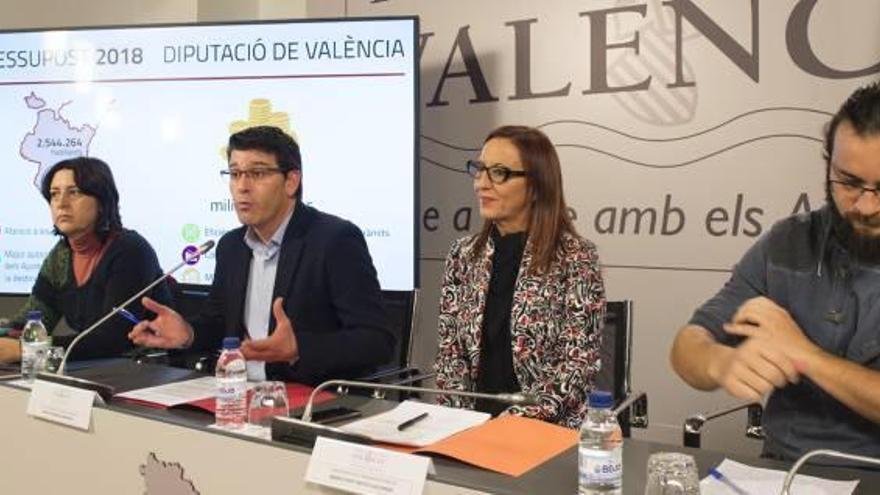 Rosa Pérez (EUPV), Jorge Rodríguez (PSPV), Maria Josep Amigó (Compromís) y Berto Jaramillo (València en Comú), ayer.