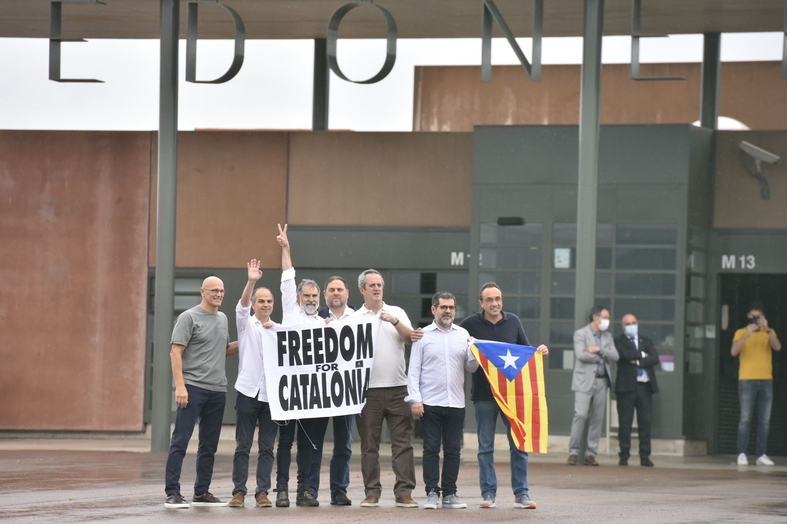 Sortida dels presos de Lledoners després de rebre l'indult