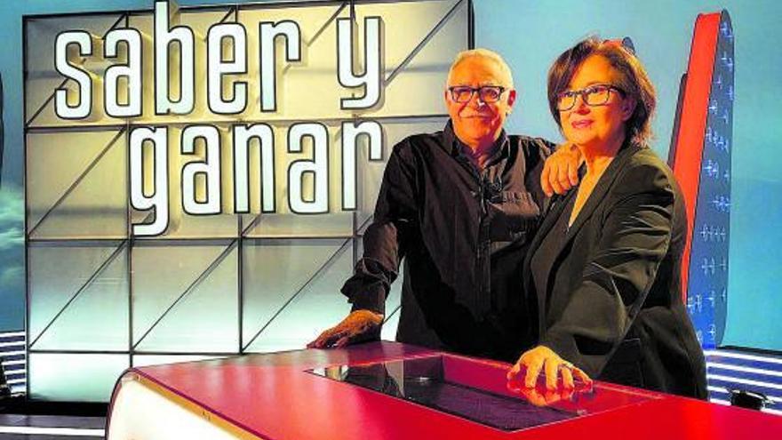 Juanjo Cardenal y Elisenda Roca en el plató del programa.   | // L.O.