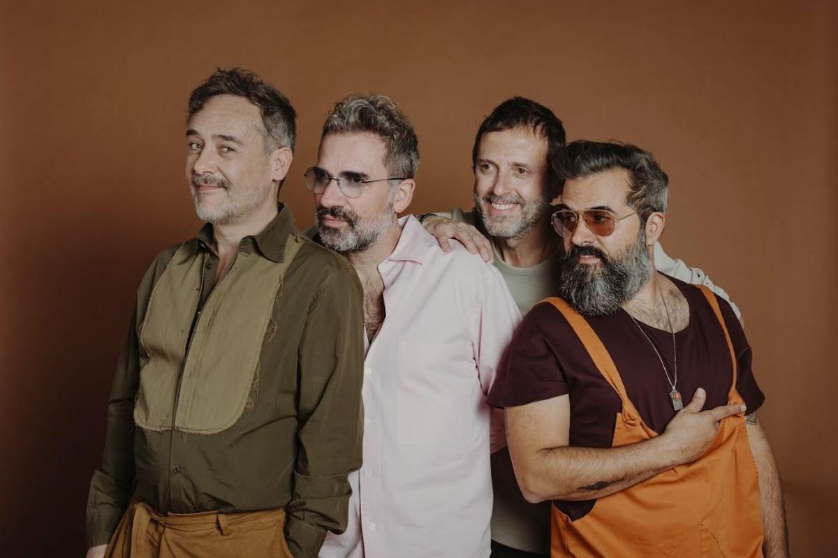 El grup Love of Lesbian en una fotografia promocional.