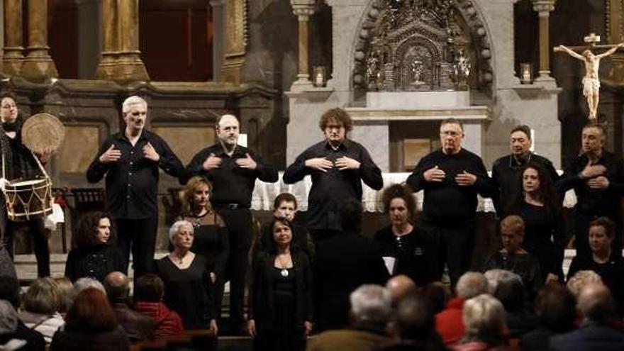 El Coro &quot;Luis Quirós&quot;, en la Iglesiona