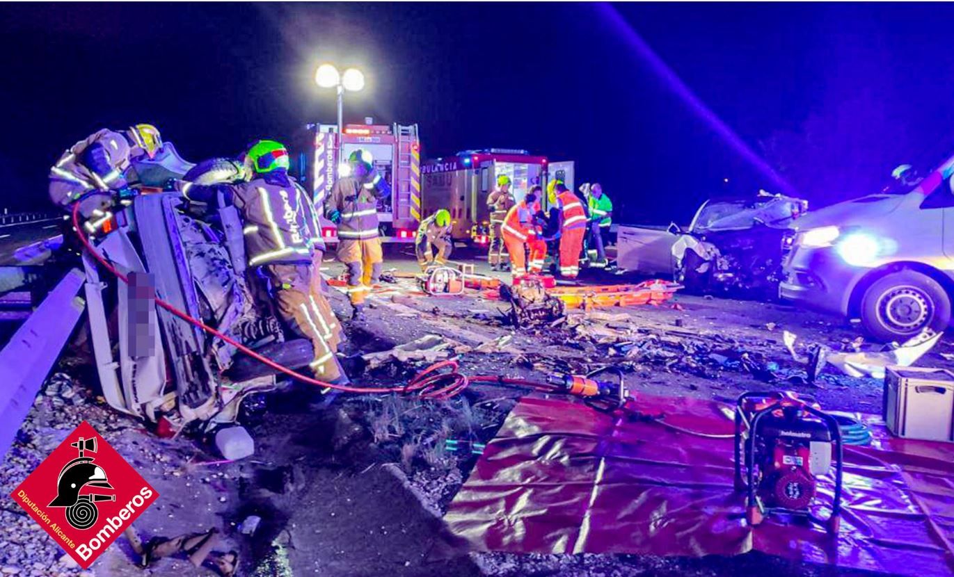 Un muerto y dos heridos graves en un choque frontal en Benissa