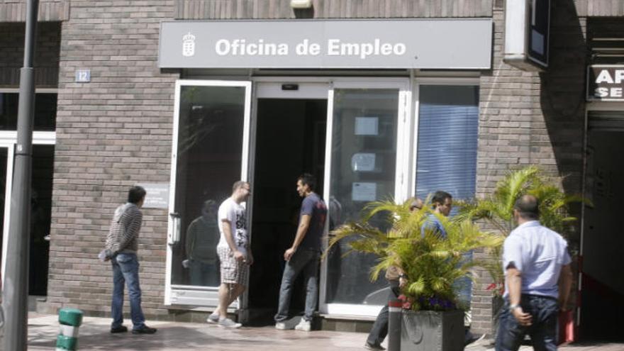 Exterior de una oficina de empleo en Santa Cruz de Tenerife.