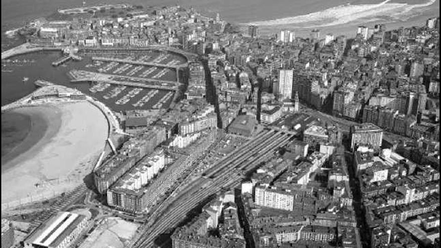 Playa de las vías del ferrocarril que será suprimida con el proyecto de Jerónimo Junquera.