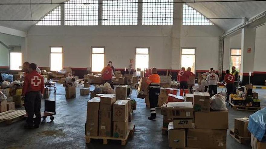 VÍDEO: El Parque Móvil del Estado es centro logístico del Principado para recopilar y distribuir las donaciones con destino a Valencia