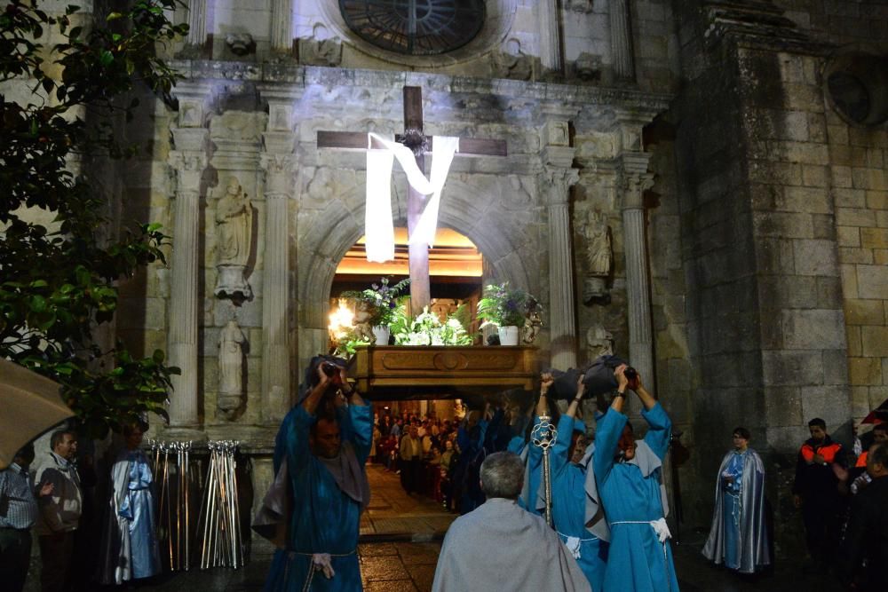 Recreacion de la Semana Santa de Cangas para el encuentro de cofradias que tuvo que ser acortado por las lluvias