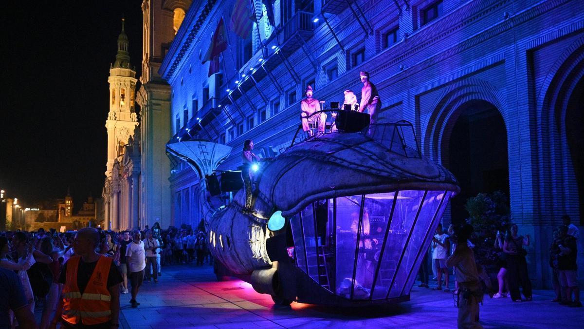 El espectáculo 'The Whale Street' cierra una multitudinaria Noche en Blanco en Zaragoza