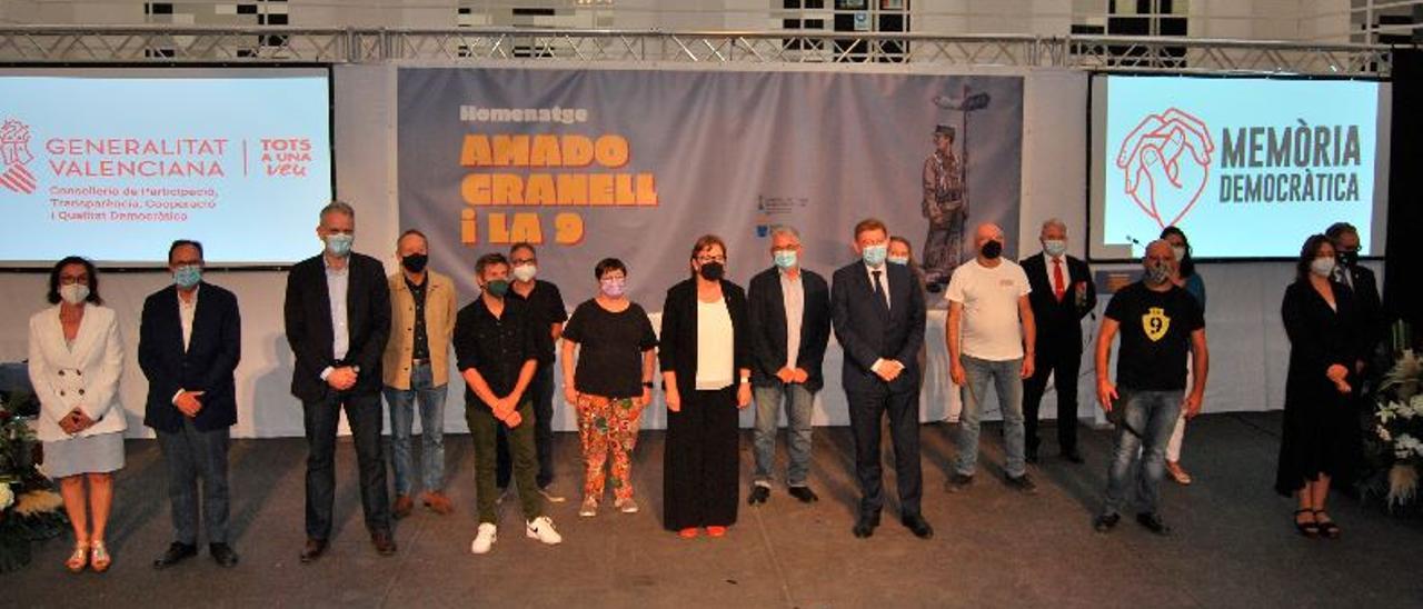 El president Ximo Puig y la alcaldesa de Burriana, Maria Josep Safont, encabezaron el homenaje al militar Amado Granell.