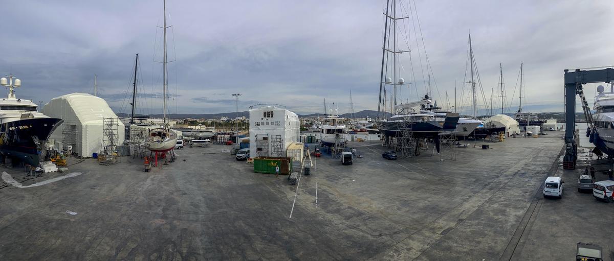 Panorámica de las instalaciones del varadero de Pendennis, en el Port de Vilanova i la Geltrú, donde en septiembre se instalarán los seis equipos de la Copa América de vela 2024 para las regatas preliminares.