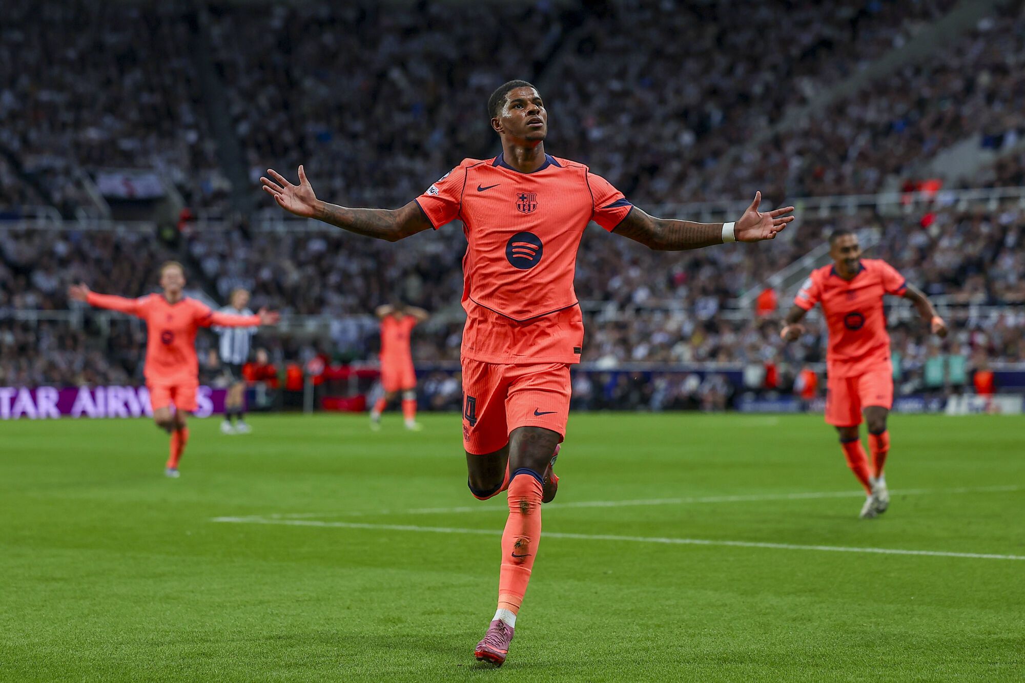 Locura en Newcastle: asalto al Barça en el Camp Nou