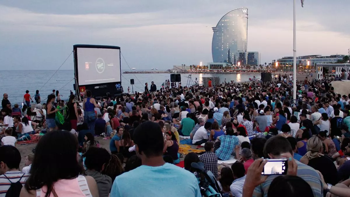 Cine a la fresca: dónde ver películas al aire libre en Barcelona