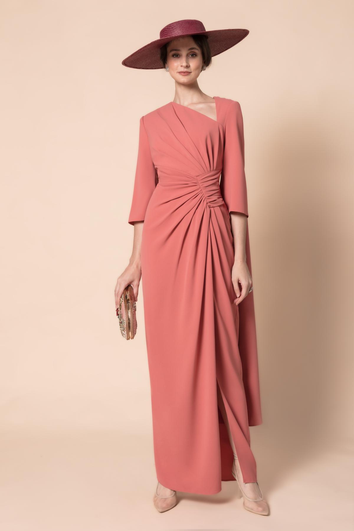 La diseñadora cordobesa Matilde Cano presenta 'Classic 2027', su nueva colección de moda para madrinas.