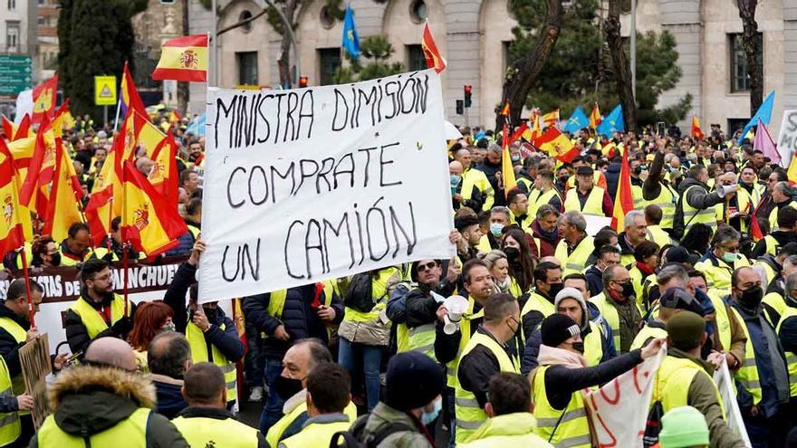 Vaga de transport: Milers de transportistes de tota Espanya prenen els carrers de Madrid