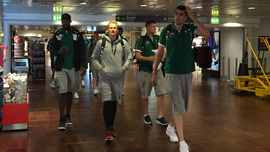 Jugadores verdes, en el aeropuerto.