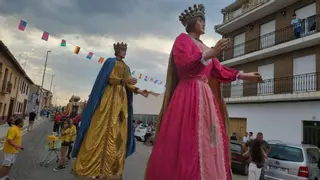 Trece grupos en el XIV Encuentro de Gigantes y Cabezudos de Carmarzana
