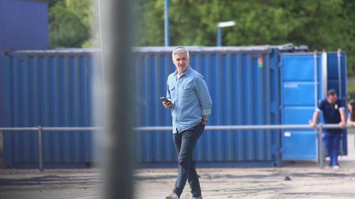 Roberto Suárez, director deportivo del Oviedo, en El Requexón.