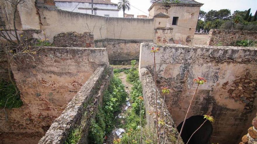 Piden desbrozar laderas de la alcazaba de Badajoz para evitar que los incendios afecten al patrimonio