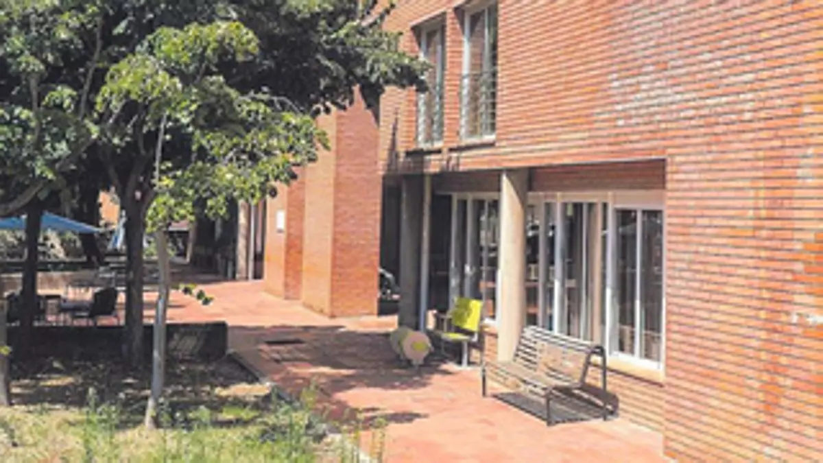 Familiars i usuaris de la residència de la Font de Manresa demanen millores al centre