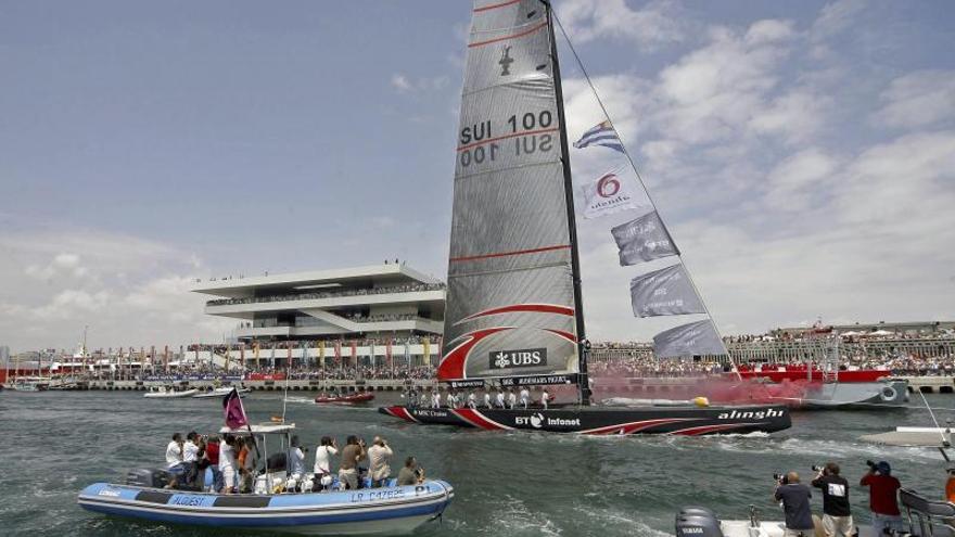 Máxima expectación en 2007 con la America’s Cup que trajo el Alinghi a València. | EFE