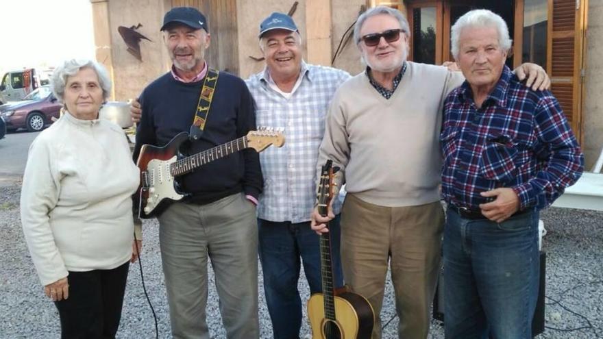 &#039;Matances&#039; solidarias con música y buen humor en la finca de Son Colom