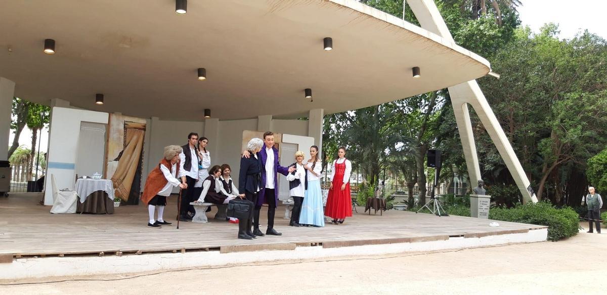Recinto Eduardo Ocón. El Grupo Alezeia del Colegio Maravillas de Benalmádena interpreta 'Mostellaria' de Plauto.