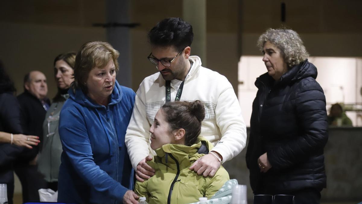 Varios de los afectados son atendidos en la caseta municipal de Villafranca.