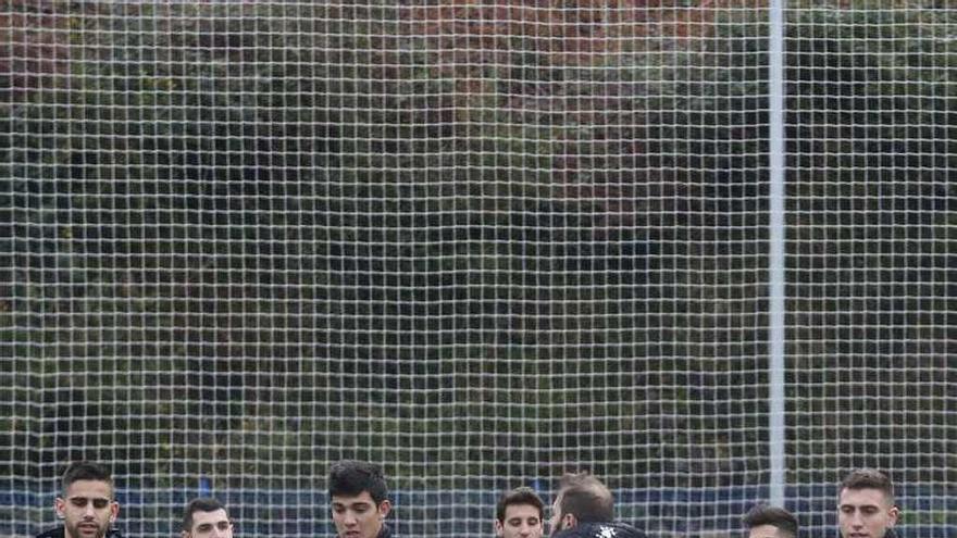 Los jugadores del Avilés, en un entrenamiento de esta semana.