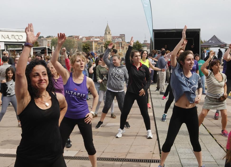 Jornada de surf solidario en Gijón