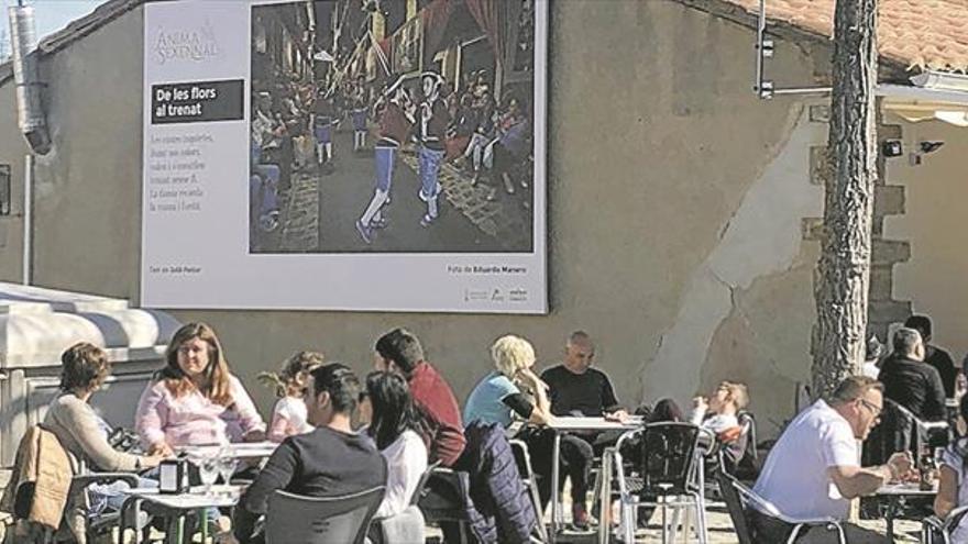 Fotos gigantes invaden las calles de Morella