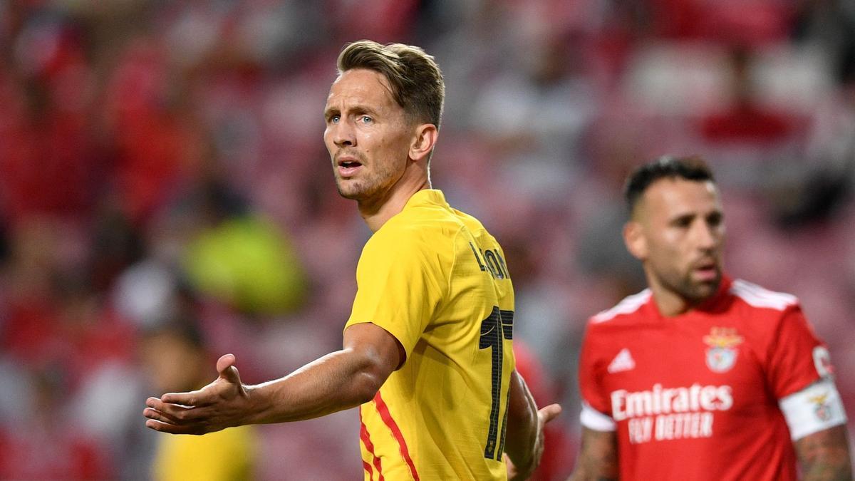 Luuk de Jong, junto a Otamendi, en el partido de Da Luz.