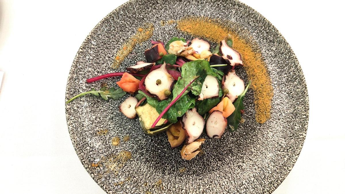La ensalada de hoja de parra, pulpo y vinagreta de erizo de Pep Moreno (Deliranto) para Gramona.