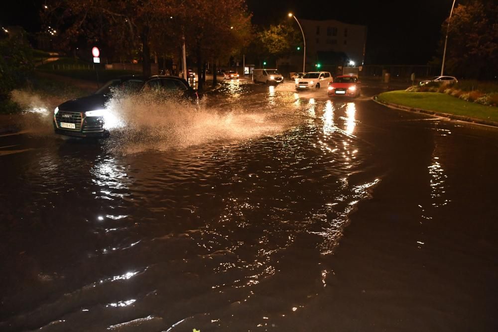 Una tromba de agua deja inundaciones en A Coruña