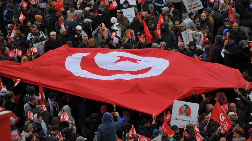 Protestas en Túnez contra el giro autoritario del presidente Saied