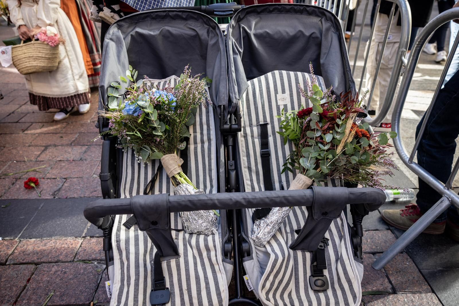 En imágenes | Zaragoza vive su día grande con la Ofrenda de Flores a la Virgen del Pilar