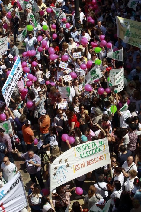 Concentración en contra de la supresión de aulas en la concertada