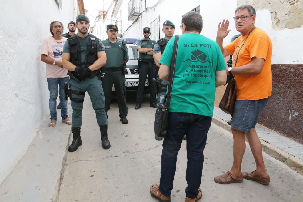 Desahucio paralizado en Oliva