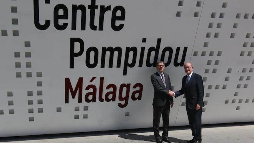 Serge Lasvignes, presidente del Centro Georges Pompidou de París, y Francisco de la Torre, ayer en Málaga.