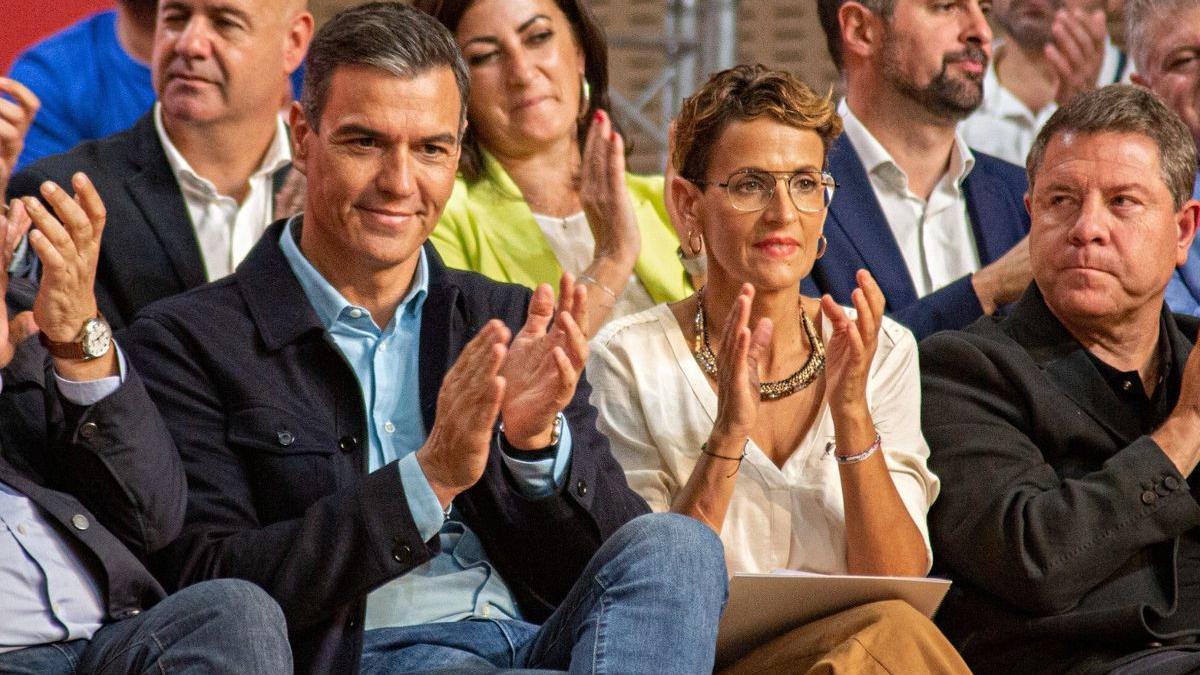 Pedro Sánchez, el sábado en Zaragoza, en una reunión del Consejo de Política Federal, junto a María Chivite y Emiliano García-Page.