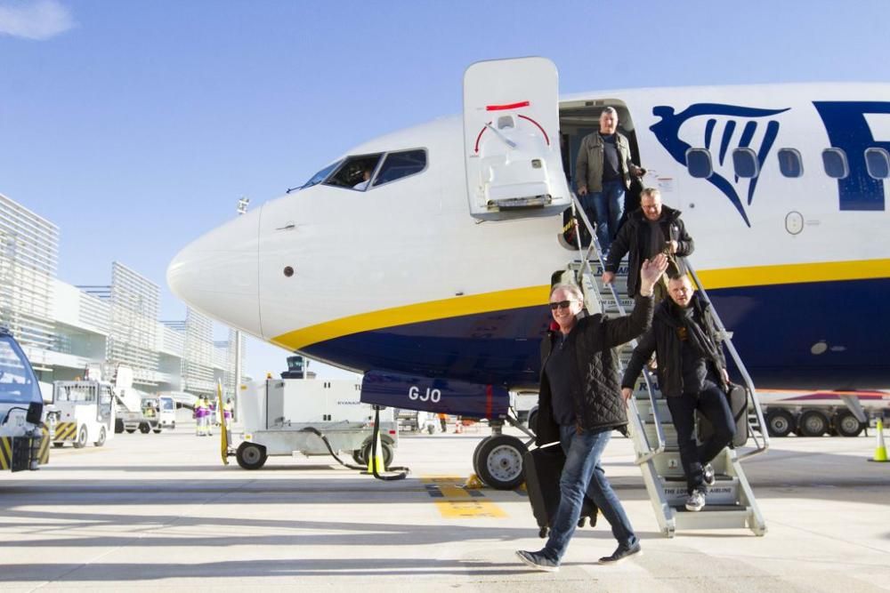 Llegada del primer avión al aeropuerto de Corvera