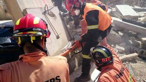 Bomberos valencianos y militares de la UME, juntos en el simulacro Luñol 14.