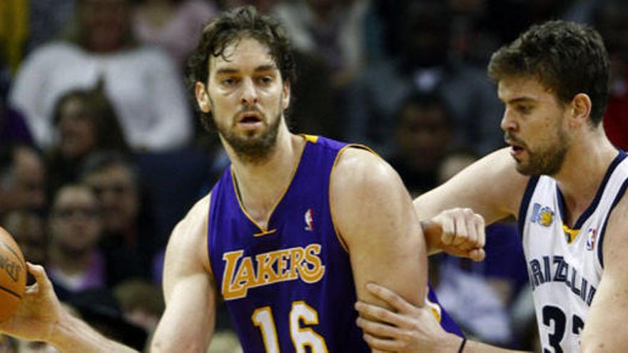 El duelo de los Gasol se salda con victoria para Pau