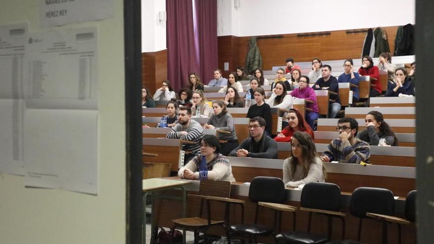 Examen del MIR en la Facultad de Medicina de la USC. // Xoán Álvarez