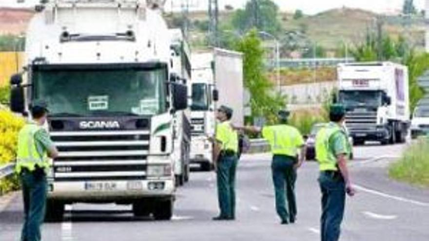 Los transportistas suspenden el paro y convocan una gran manifestación