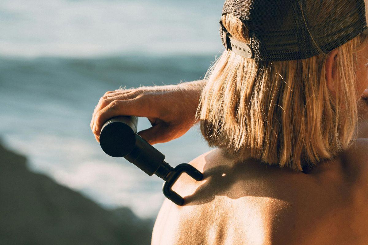 La pistola de masaje de 30€ para aliviar dolores musculares