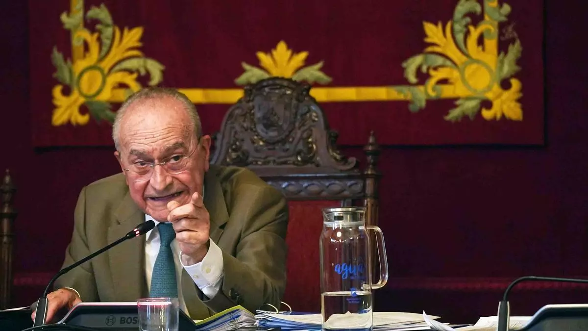 De la Torre se justifica por elevar el tono y por los desalojos en el último y tenso pleno sobre la limpieza en Málaga