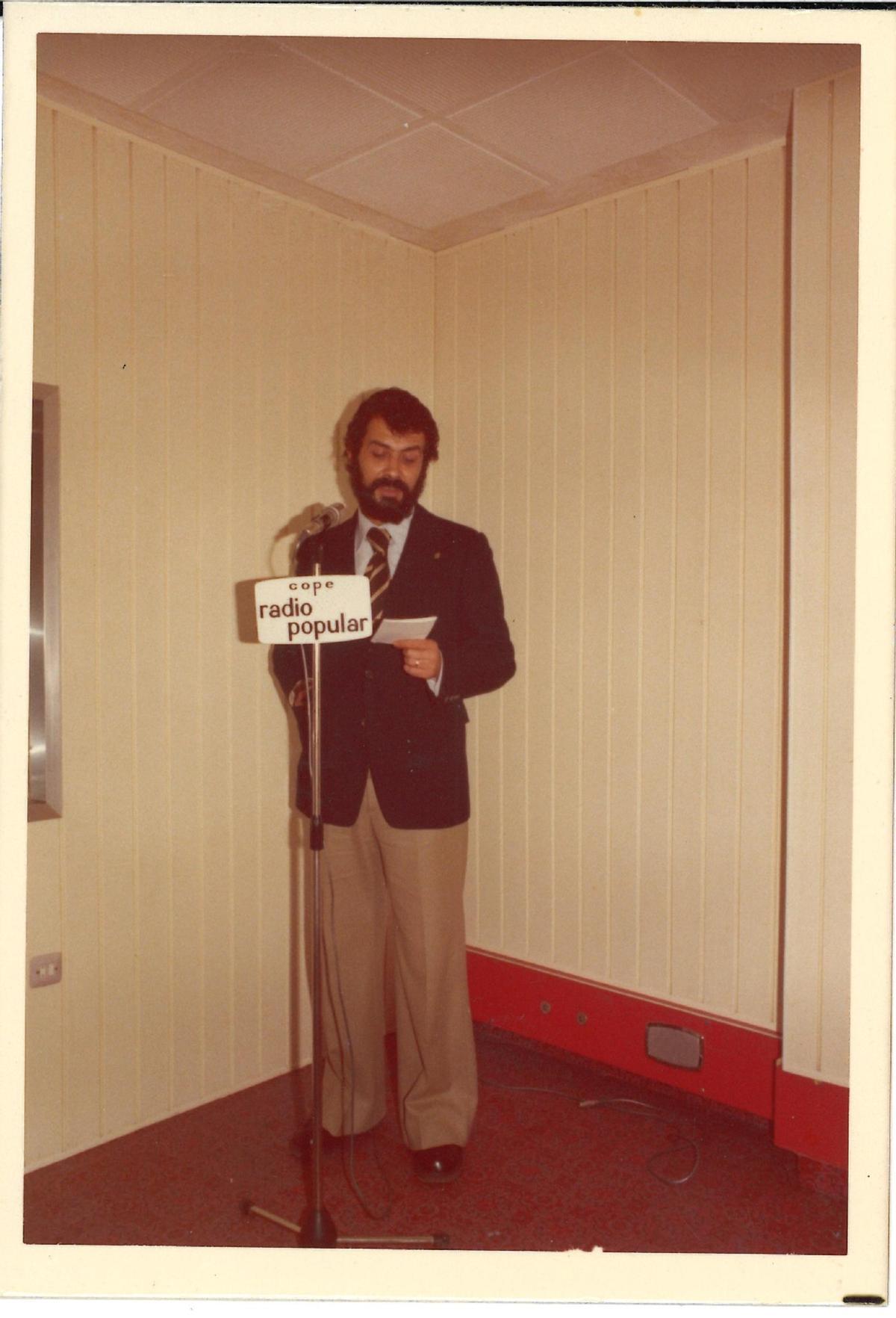 Jose María Parra, en Radio Popular, en la década de 1970.