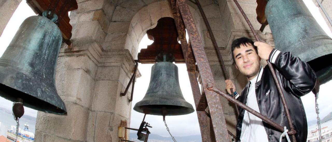 Mateo Vázquez en el campanario de la Concatedral de Vigo.